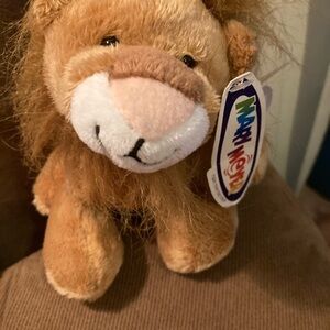Mary Mayer, plush lion “ Lionbelly” brand new with all tags!